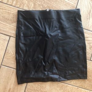 Mini pleather skirt with zipper on the back